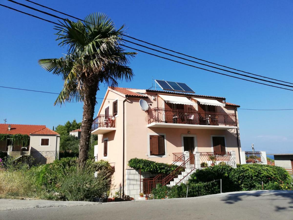 Apartments Vrisnik イェルサ エクステリア 写真